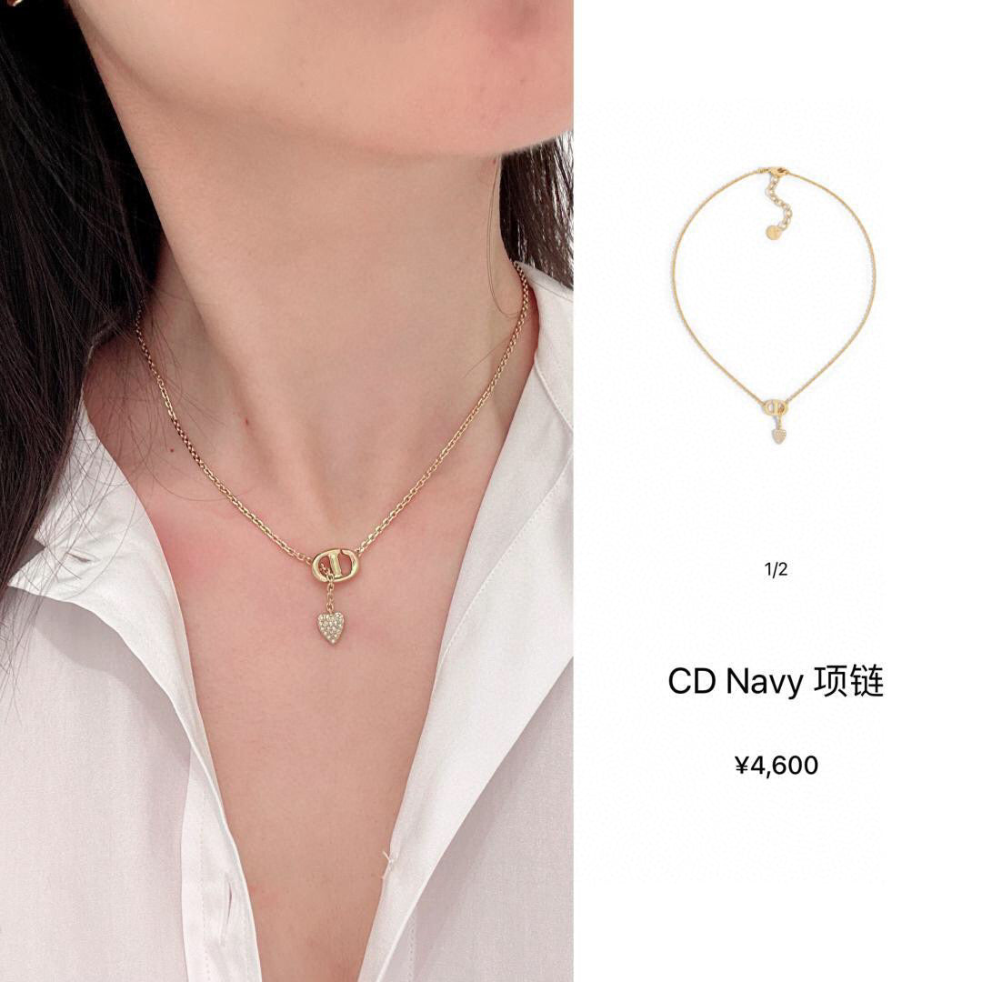 Martin Graham pendant necklace in polished metal-tone – close-up detail