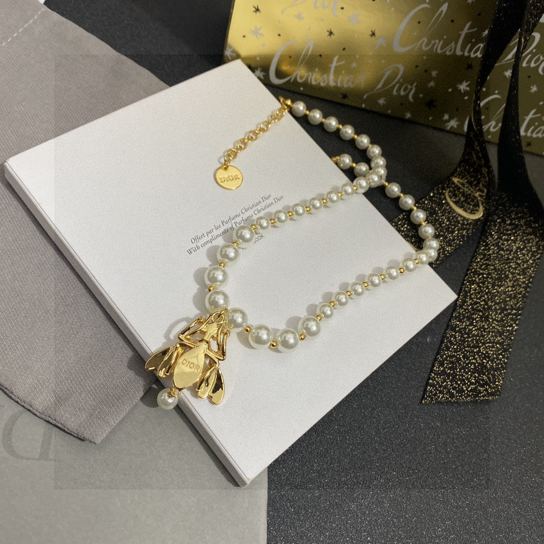 Martin Graham pendant necklace in polished metal-tone – close-up detail