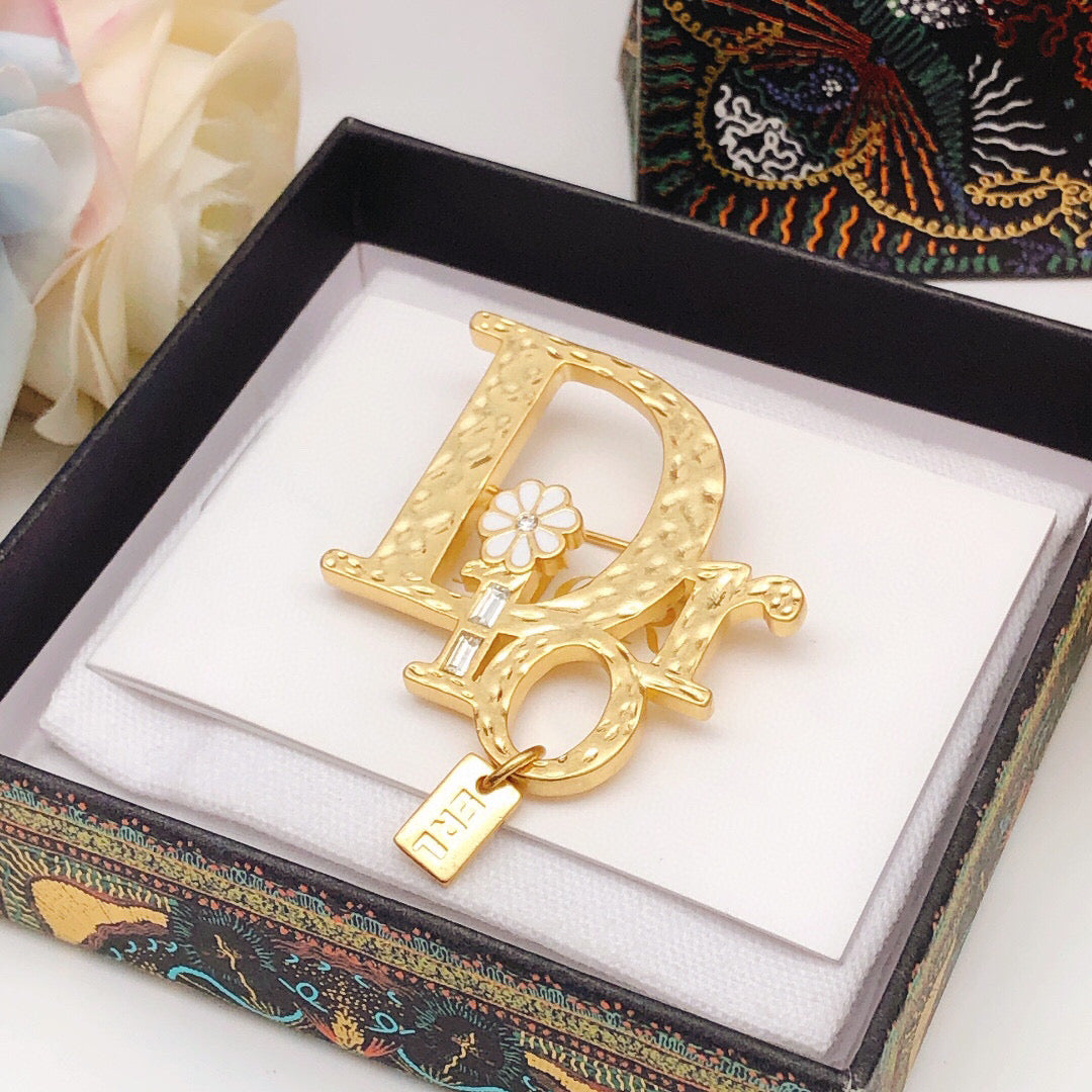 Martin Graham brooch in polished metal-tone – close-up detail