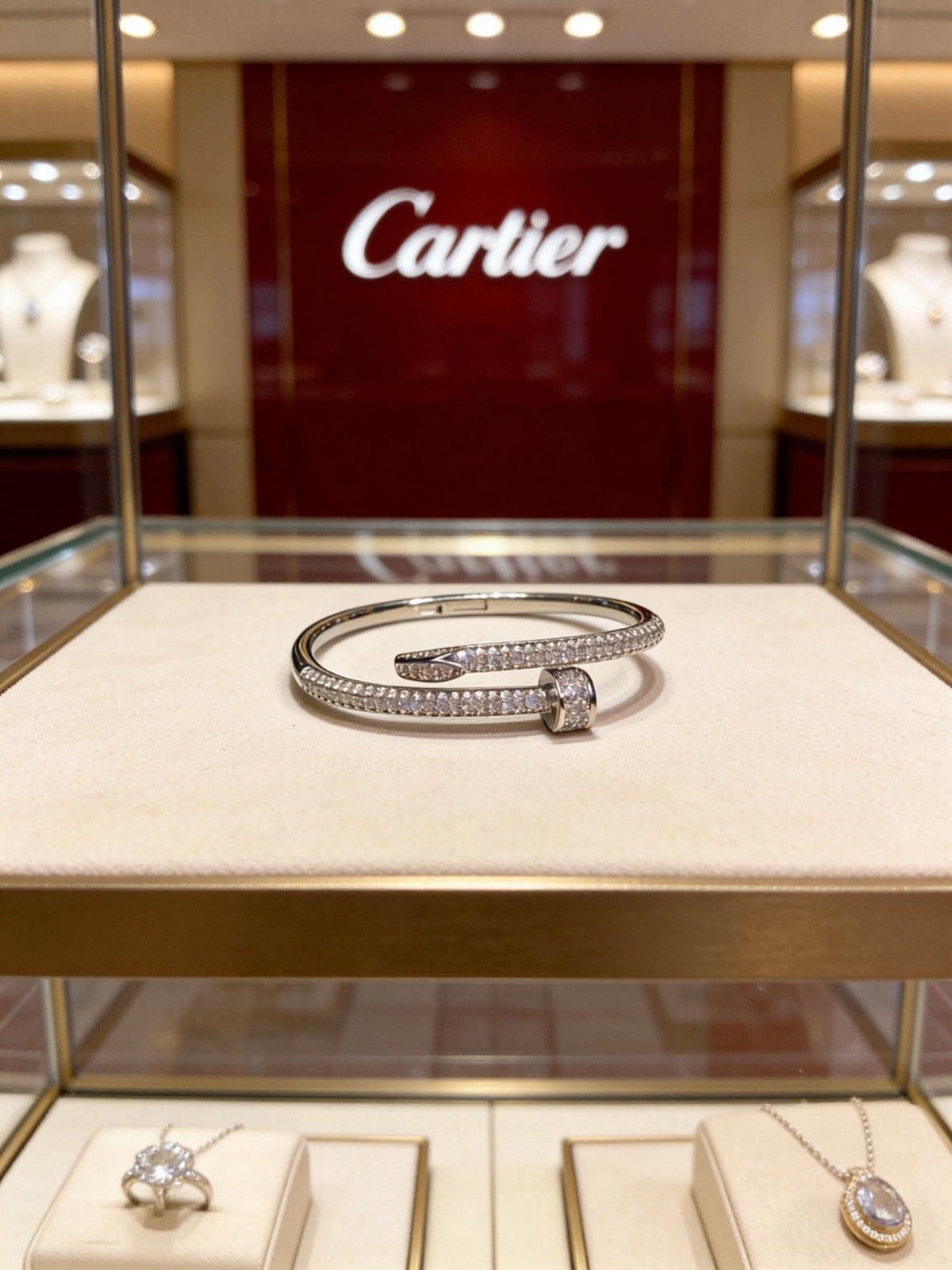 Martin Graham bracelet in polished metal-tone – close-up detail