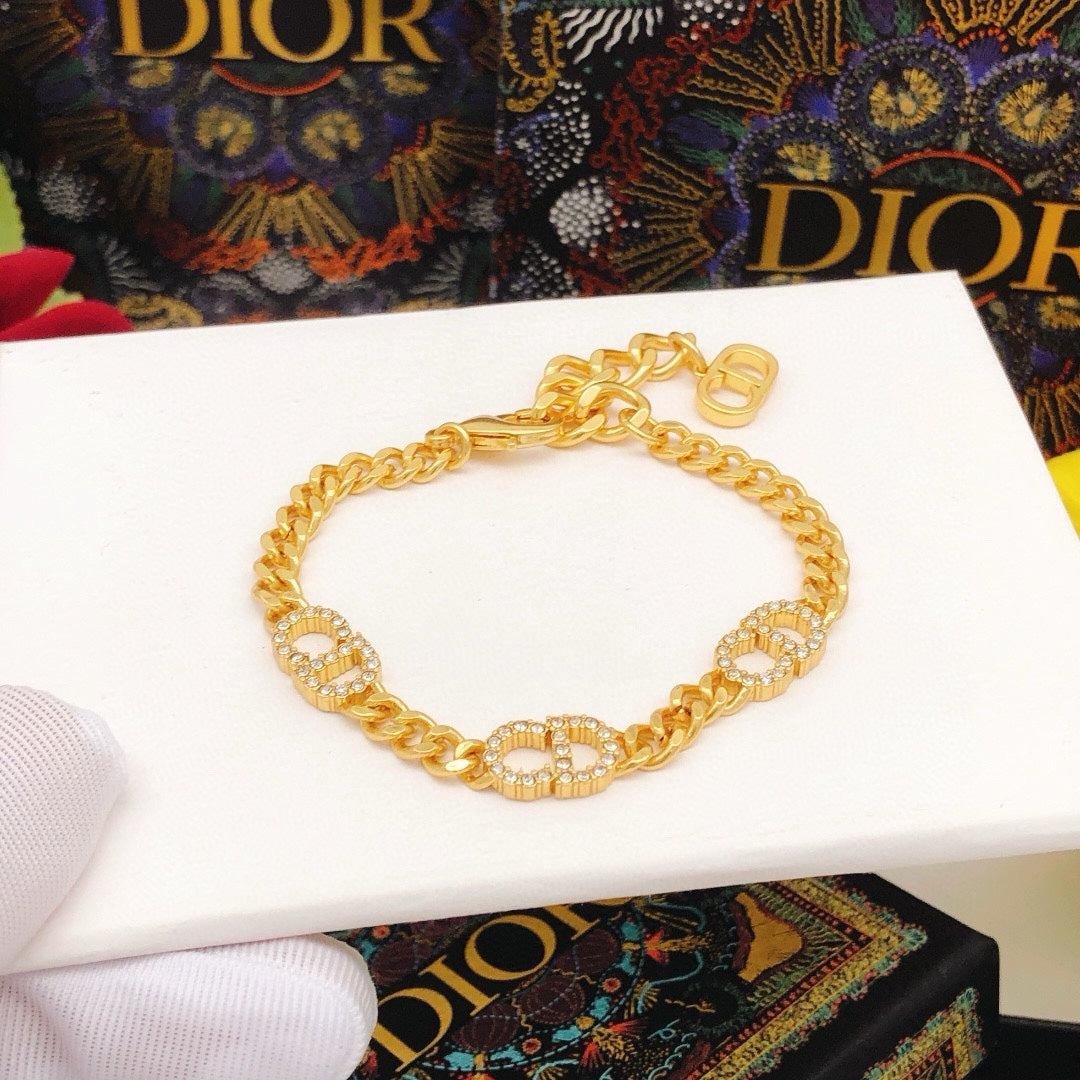 Martin Graham bracelet in polished metal-tone – close-up detail