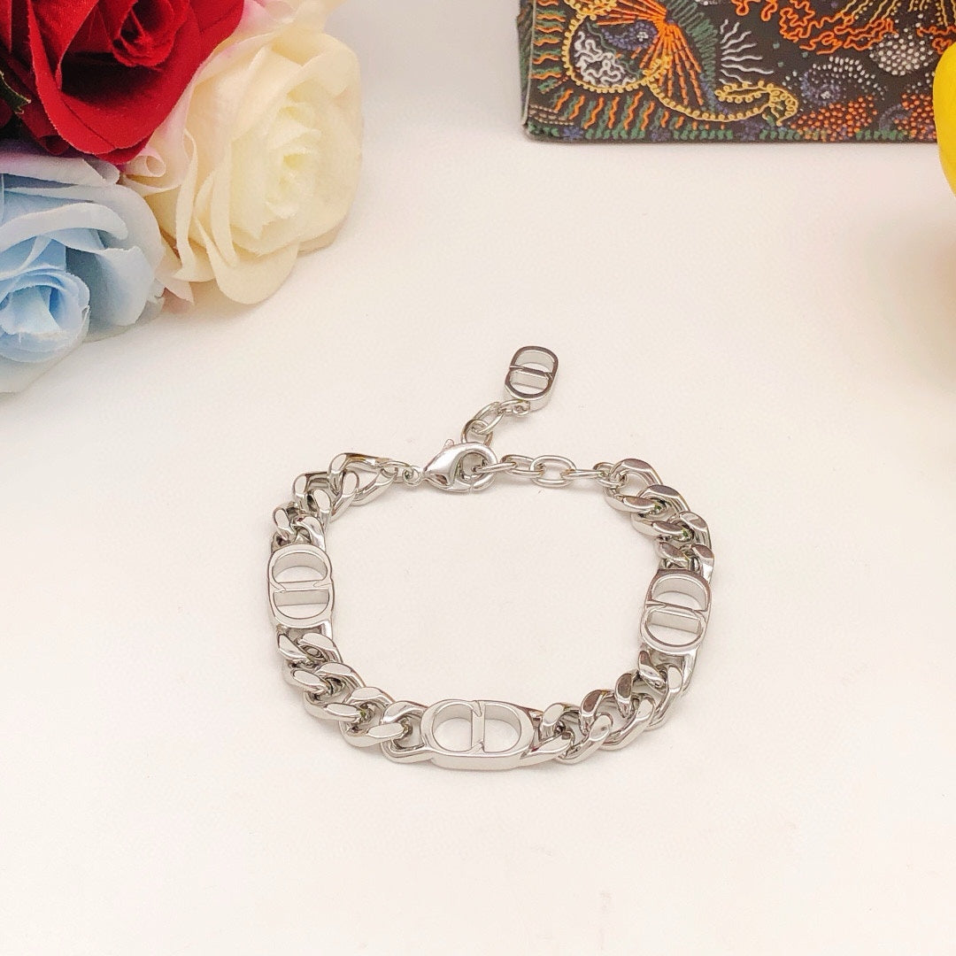 Martin Graham bracelet in polished metal-tone – close-up detail