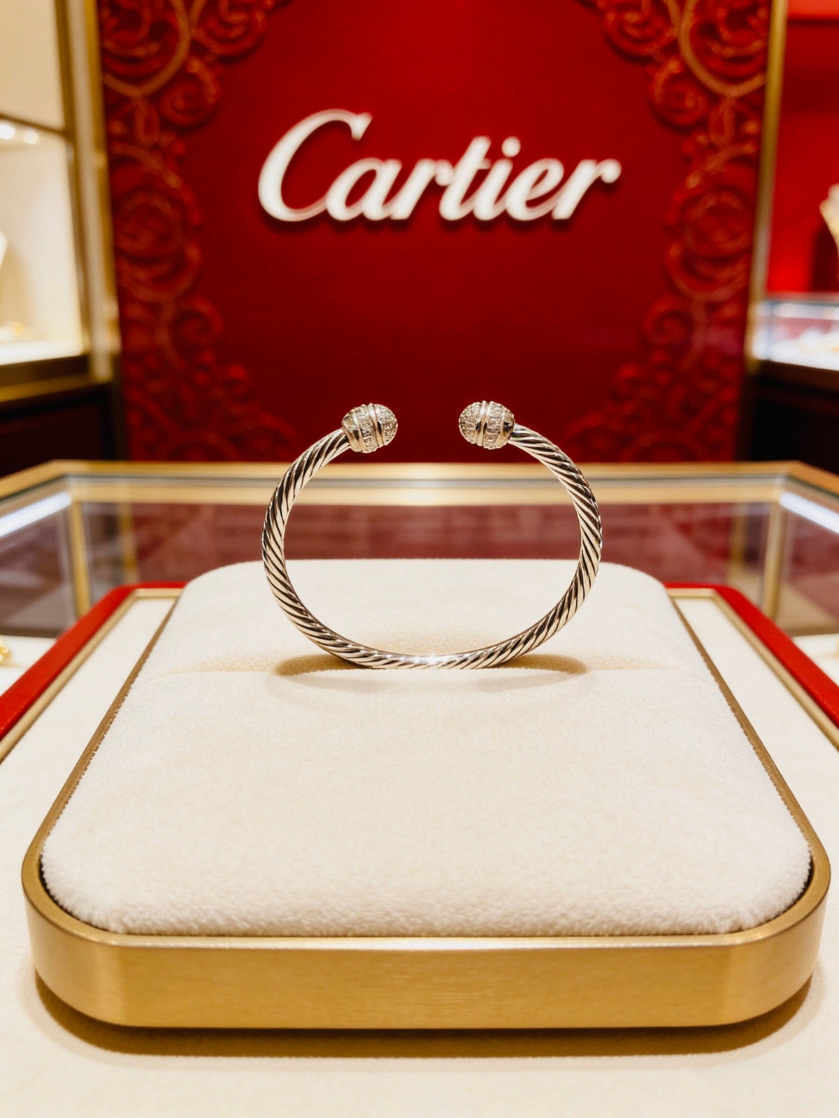 Martin Graham bracelet in polished metal-tone – close-up detail