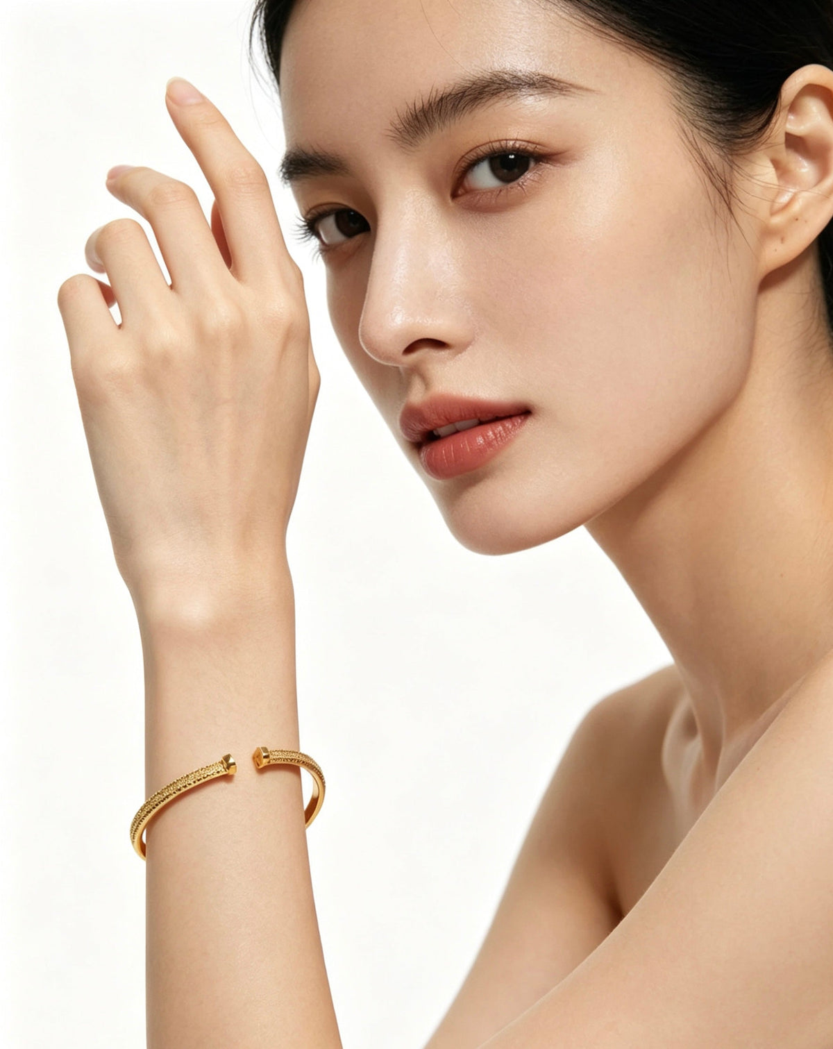 Martin Graham bracelet in polished metal-tone – close-up detail