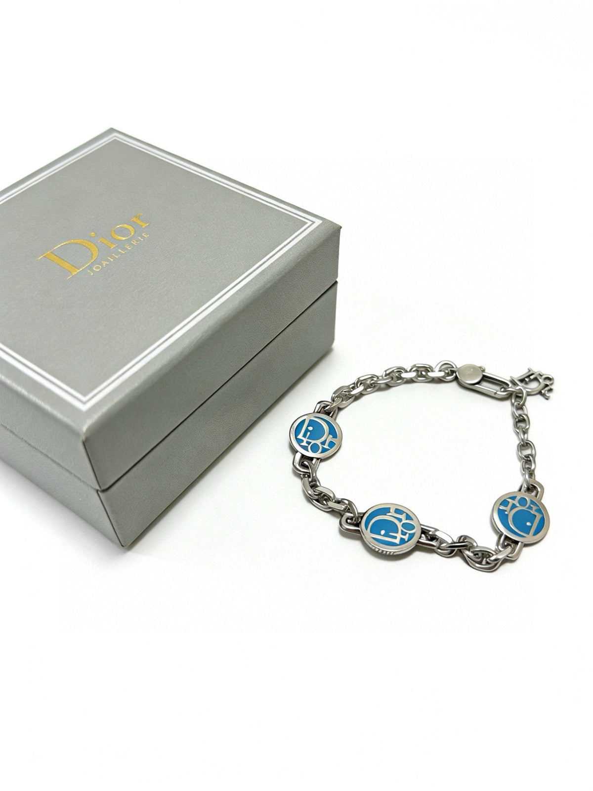 Martin Graham pendant necklace in polished metal-tone – front view