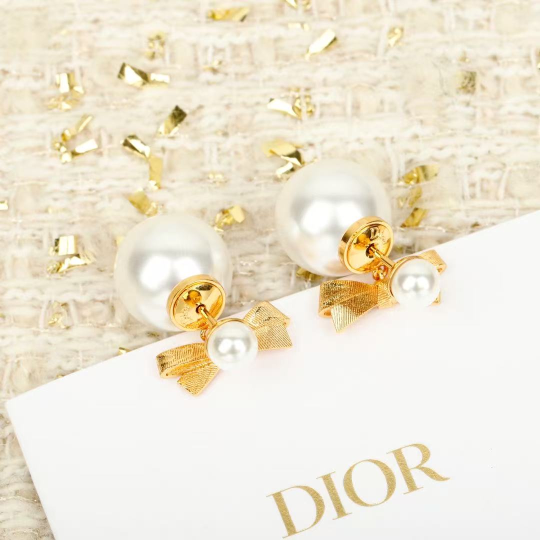 Martin Graham earrings in polished metal-tone – front view