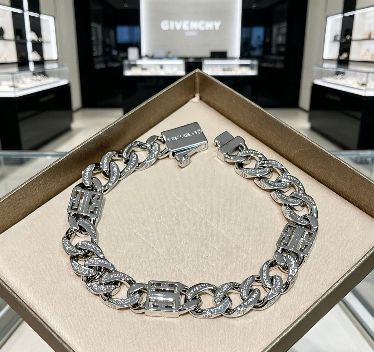 Martin Graham bracelet in polished metal-tone – front view