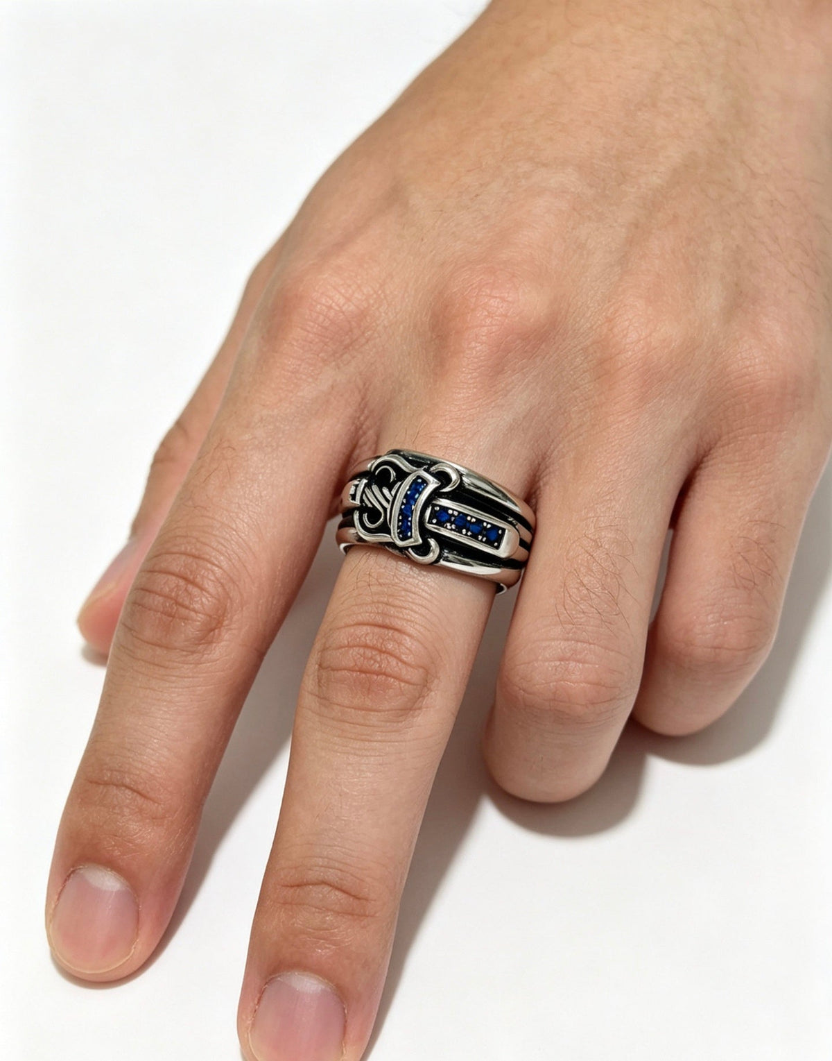 Martin Graham ring in polished metal-tone – detail view