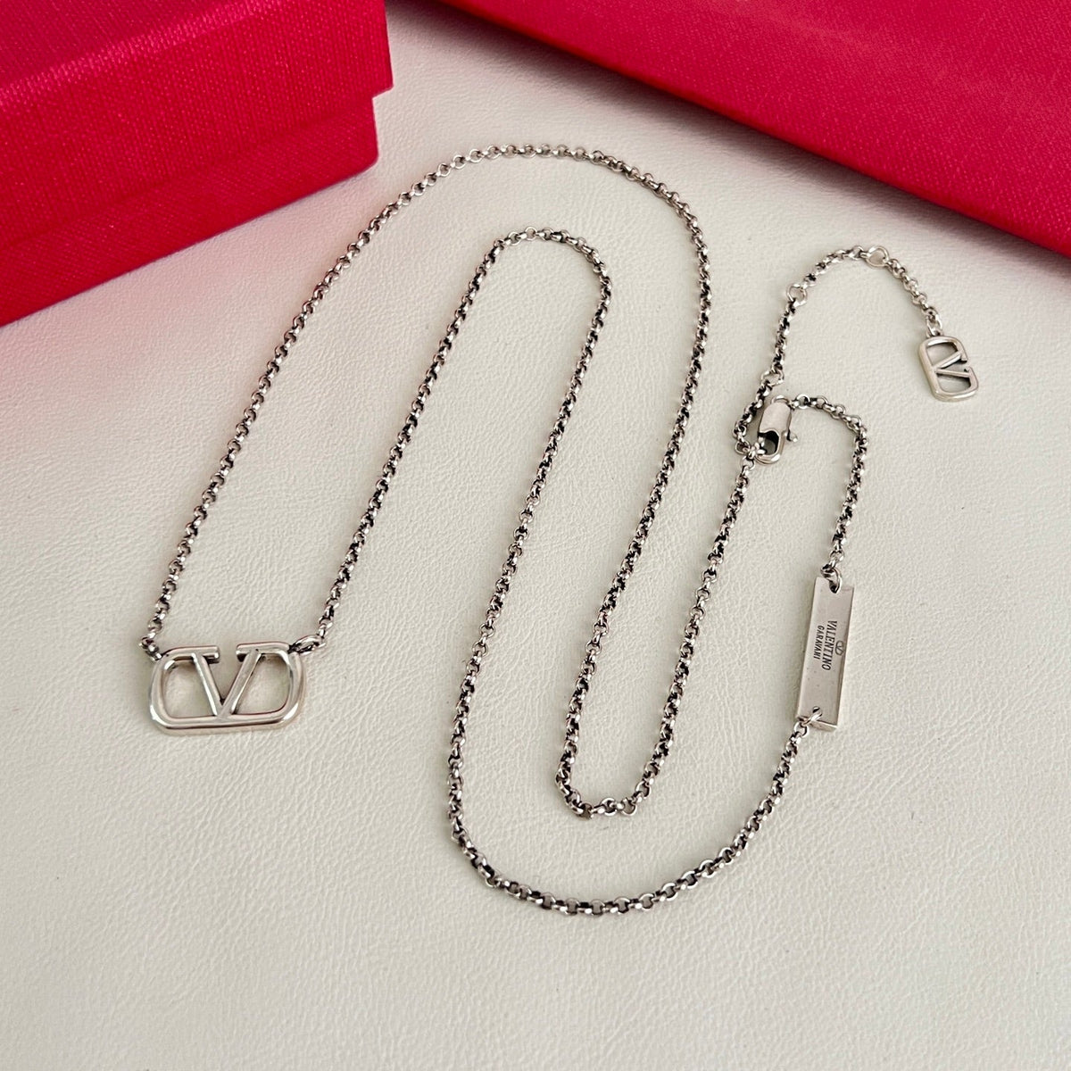 Martin Graham pendant necklace in polished metal-tone – detail view