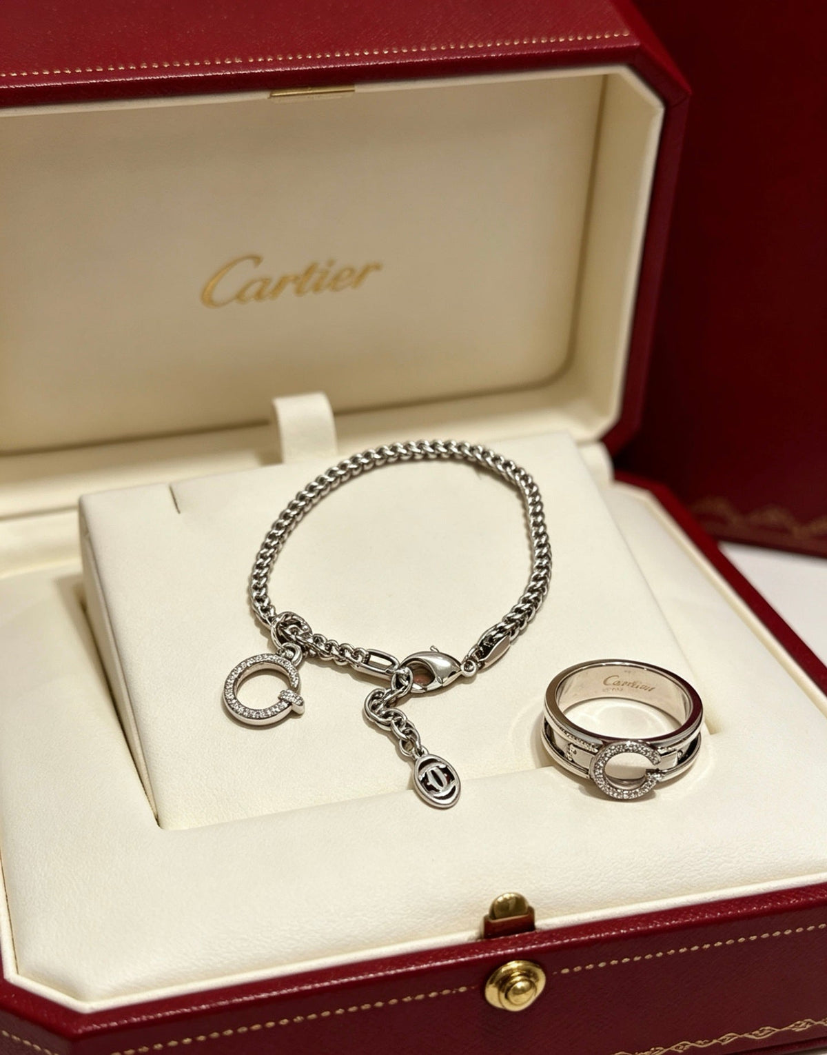 Martin Graham bracelet in polished metal-tone – detail view