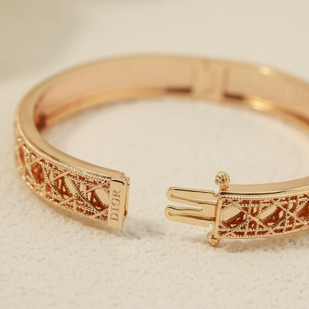 Martin Graham bracelet in polished metal-tone – detail view