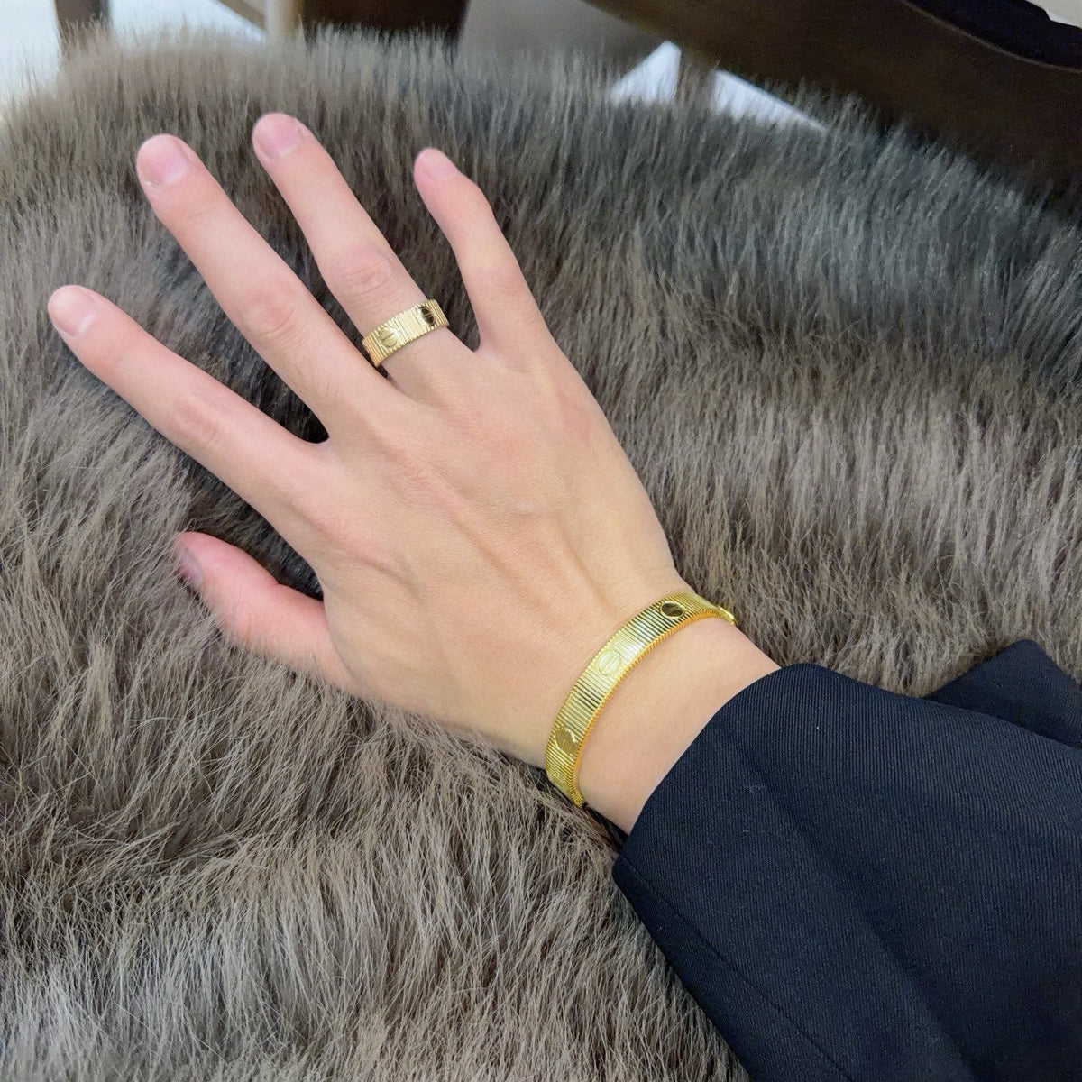 Martin Graham ring in polished metal-tone – detail view
