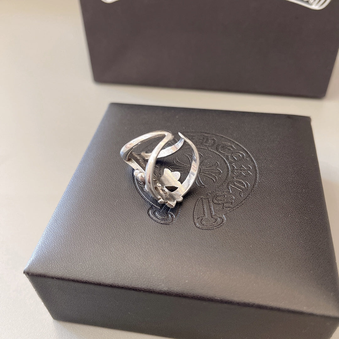 Martin Graham ring in polished metal-tone – detail view