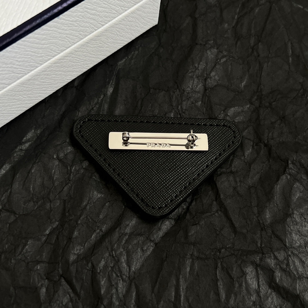 Martin Graham brooch in polished metal-tone – detail view