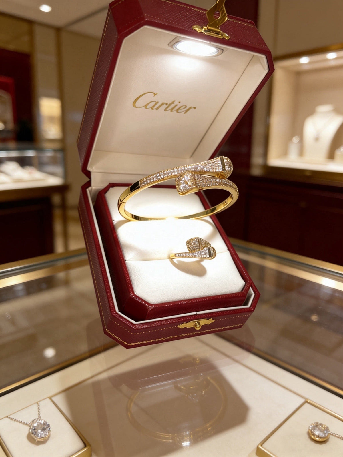 Martin Graham bracelet in polished metal-tone – detail view