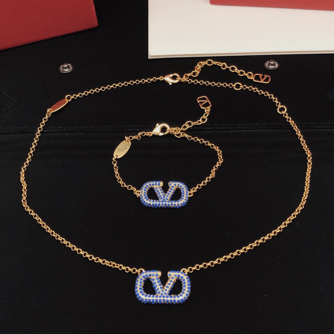 Martin Graham pendant necklace in polished metal-tone – detail view