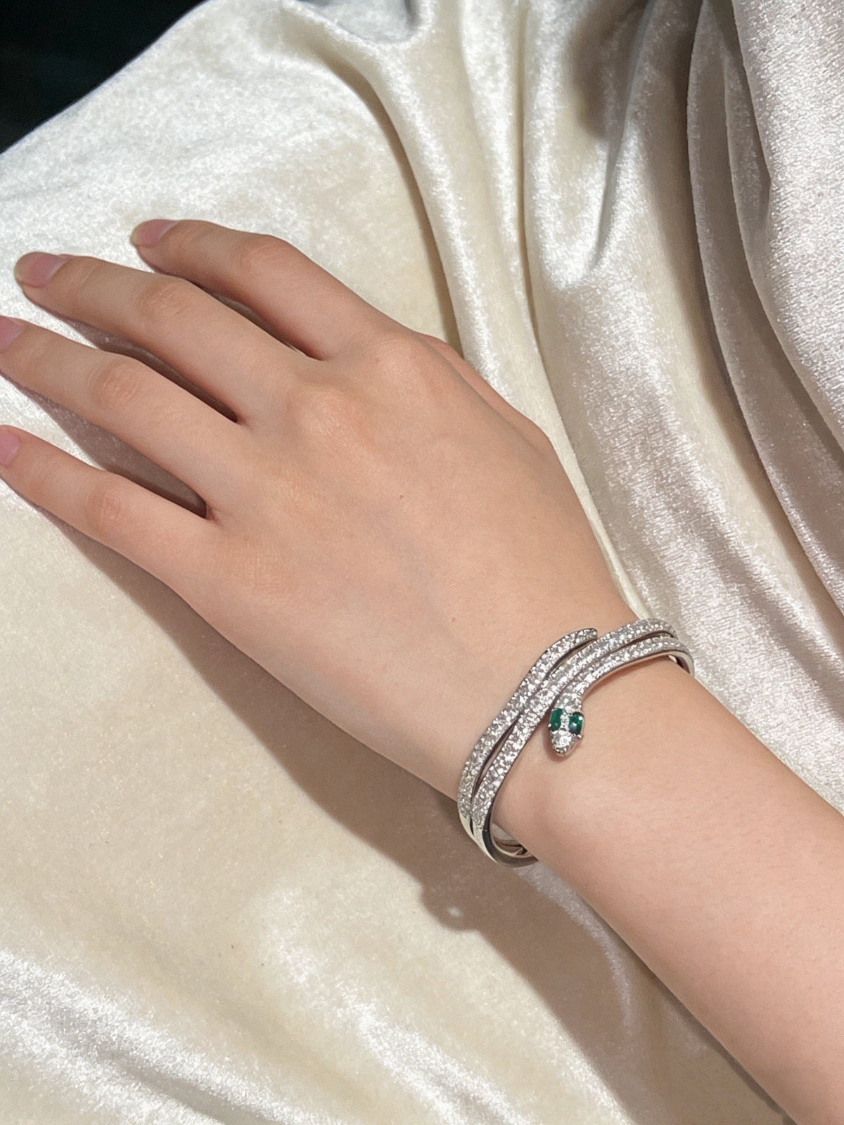 Martin Graham bracelet in polished metal-tone – detail view