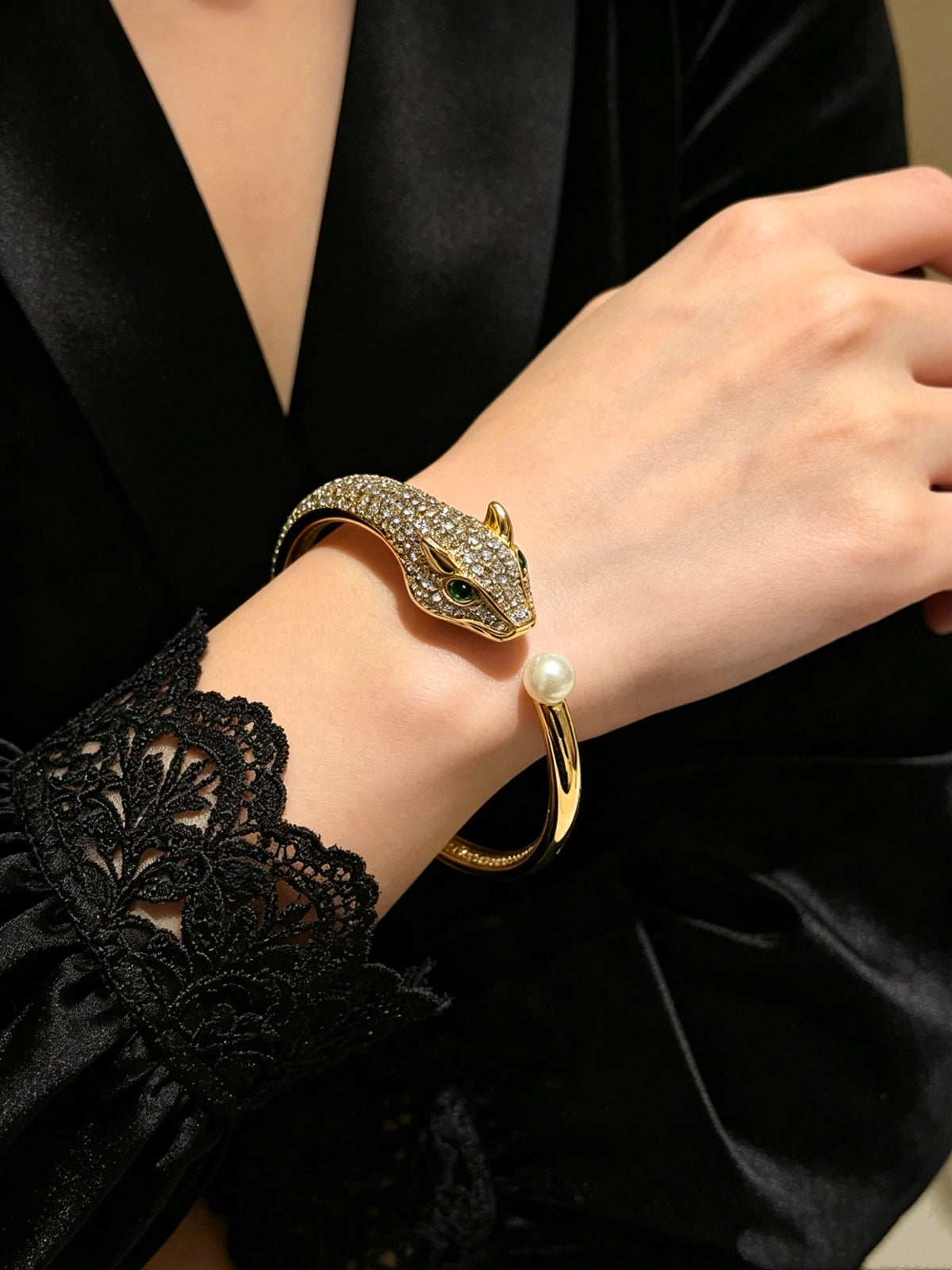 Martin Graham bracelet in polished metal-tone – detail view