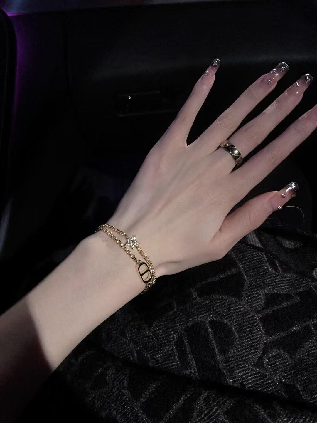 Martin Graham bracelet in polished metal-tone – detail view