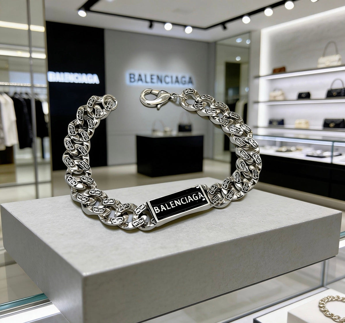 Martin Graham bracelet in polished metal-tone – detail view