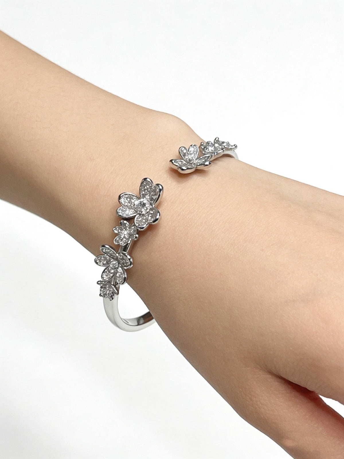Martin Graham bracelet in polished metal-tone – detail view