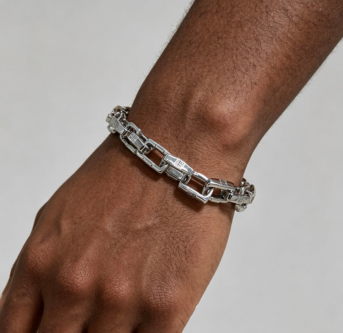 Martin Graham bracelet in polished metal-tone – detail view