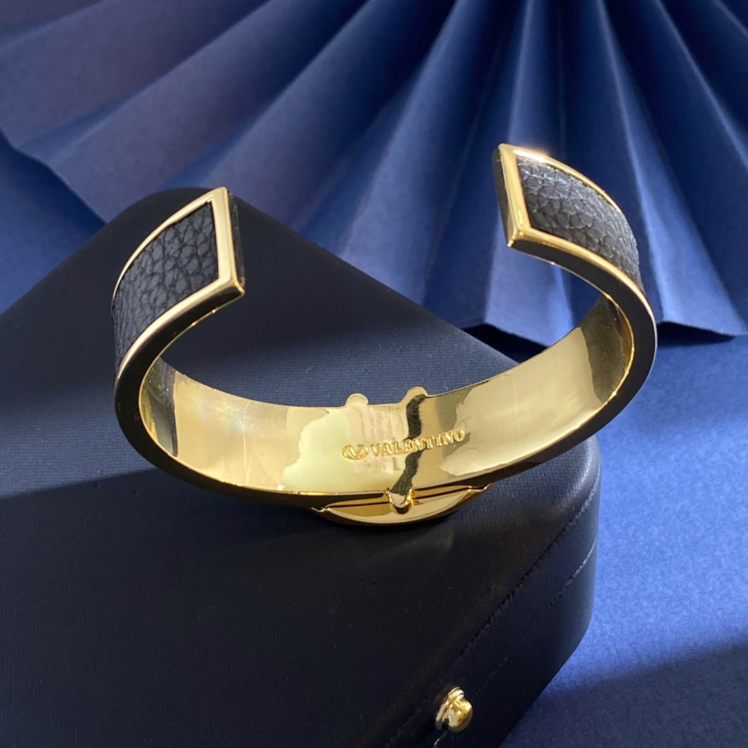 Martin Graham cuff bracelet in polished metal-tone – detail view