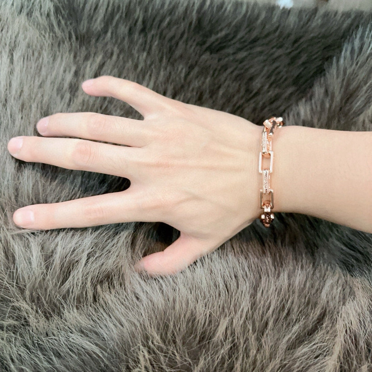 Martin Graham bracelet in polished metal-tone – detail view