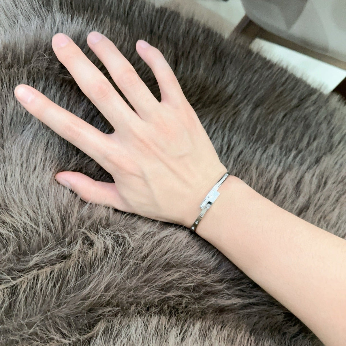 Martin Graham bracelet in polished metal-tone – detail view