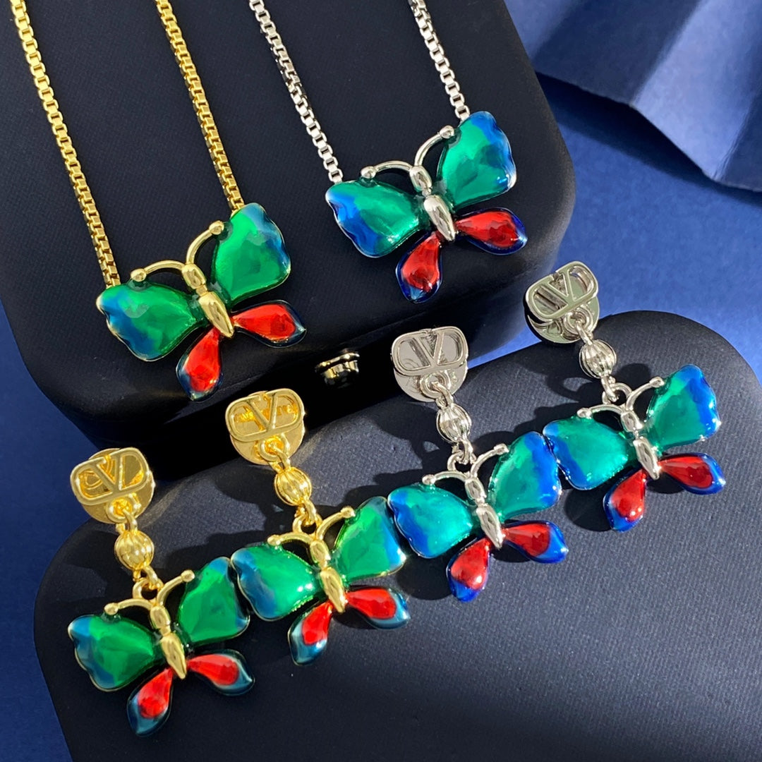 Martin Graham pendant necklace in polished metal-tone – detail view