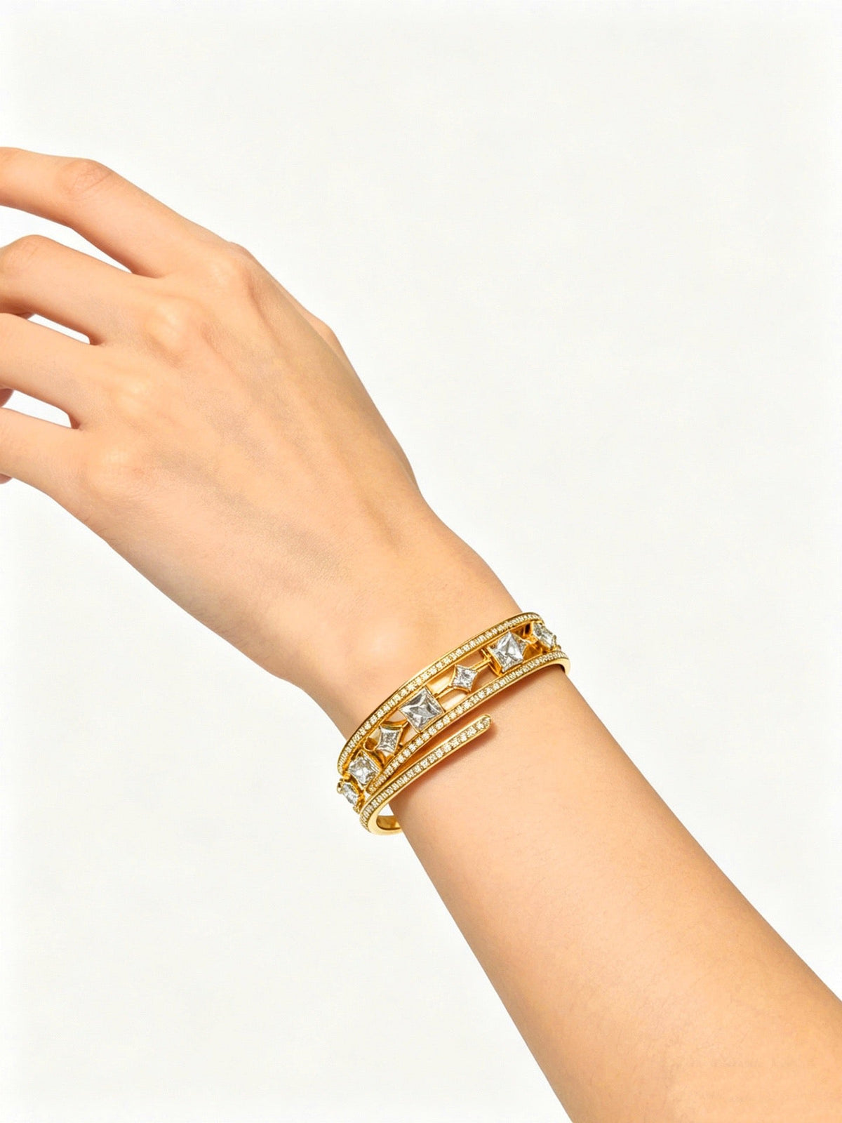 Martin Graham bracelet in polished metal-tone – detail view